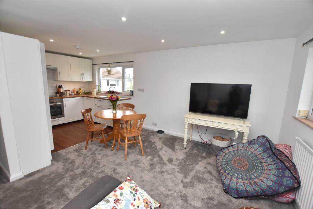 Ff Sitting/Kitchen