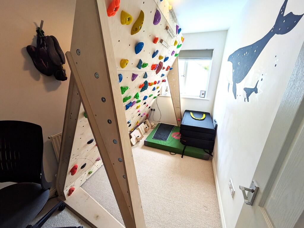 BEDROOM 3