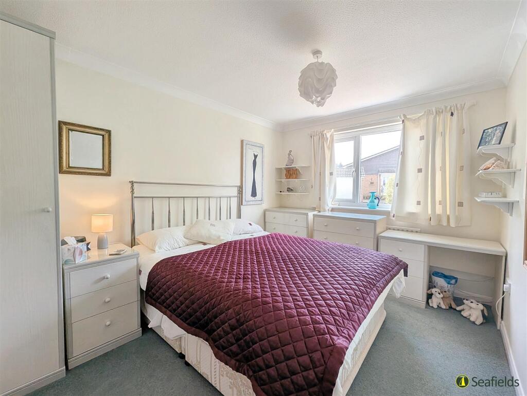 Bed 2.jpg