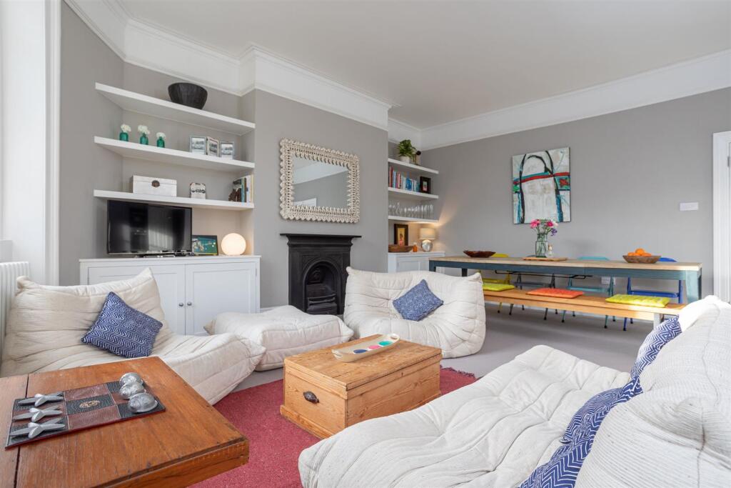 Lounge and diner 2.jpeg