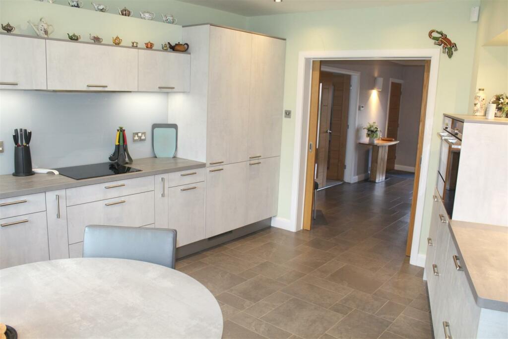 BREAKFAST KITCHEN