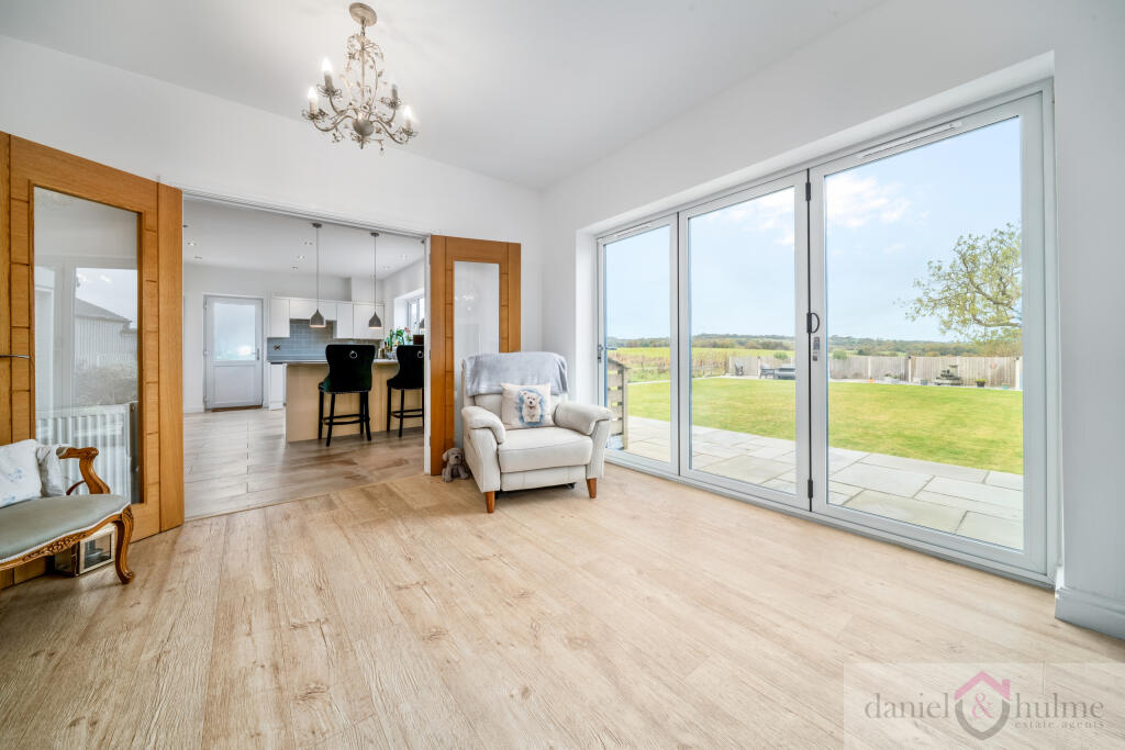 Thru Lounge - Kitchen