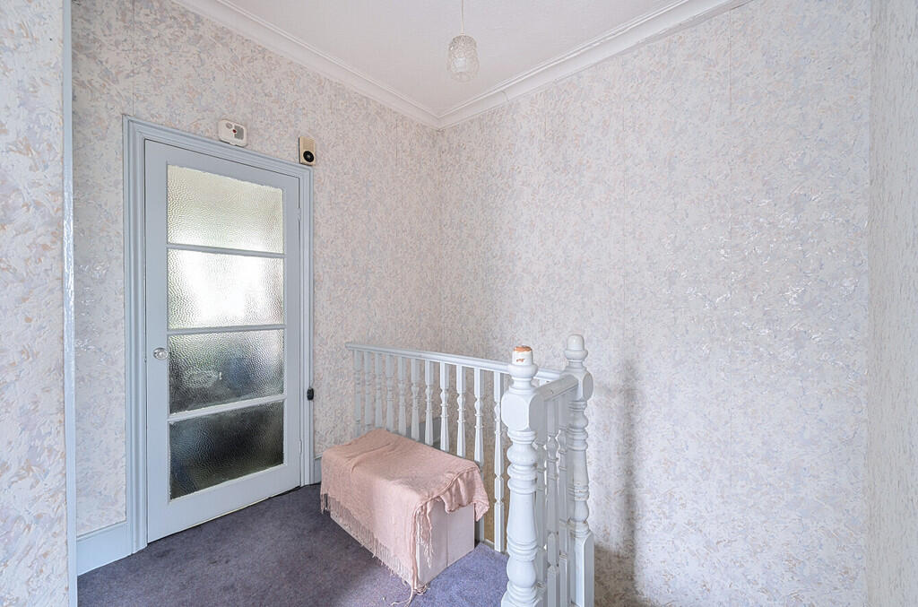 1300442-8-683f2e0...