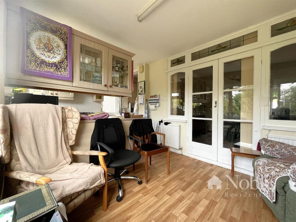 Kitchen/ Dining Room