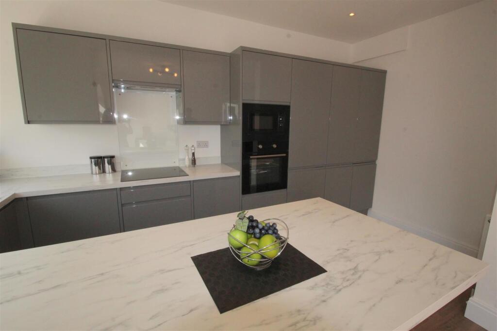 Highbury Road East, 43, kitchen 3.JPG