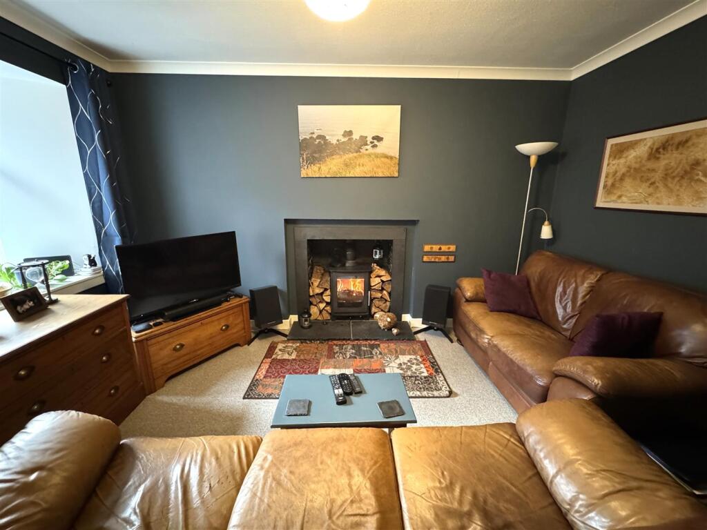 LOUNGE 1.JPG