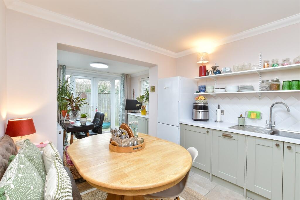 Kitchen/ Dining Room