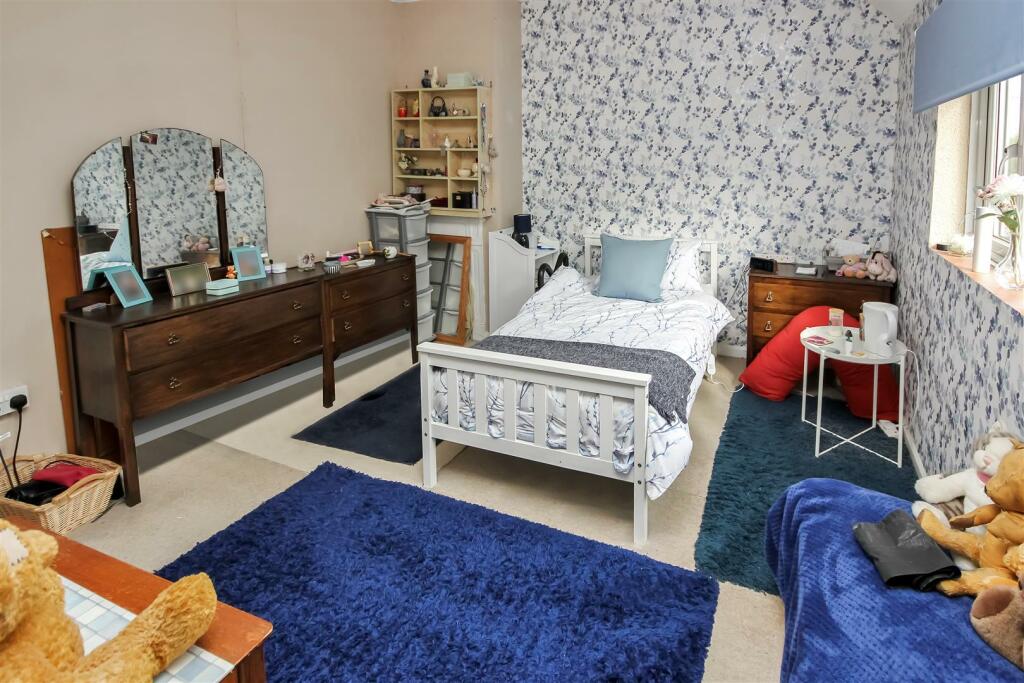 Master Bedroom1.JPG
