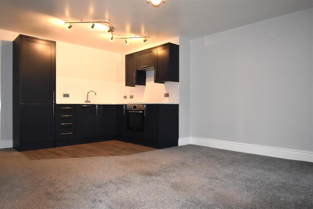 Open Plan Living Room &amp; Kitchen