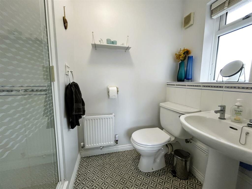 ensuite one .JPG