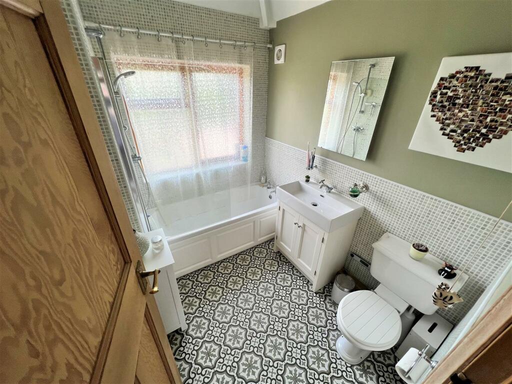Bathroom.JPG