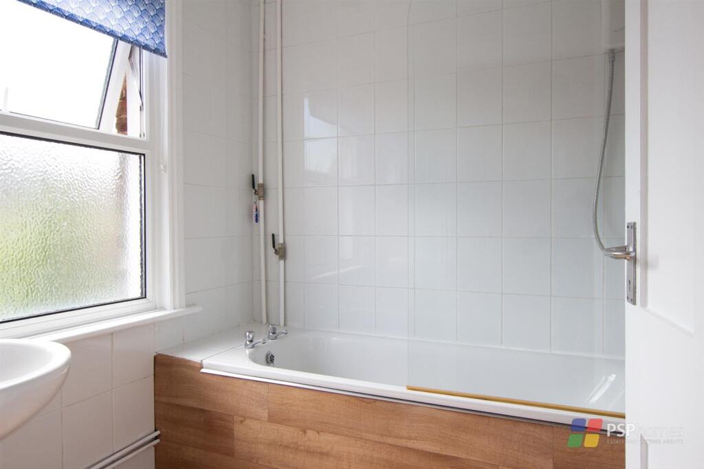 Bathroom 2.jpg