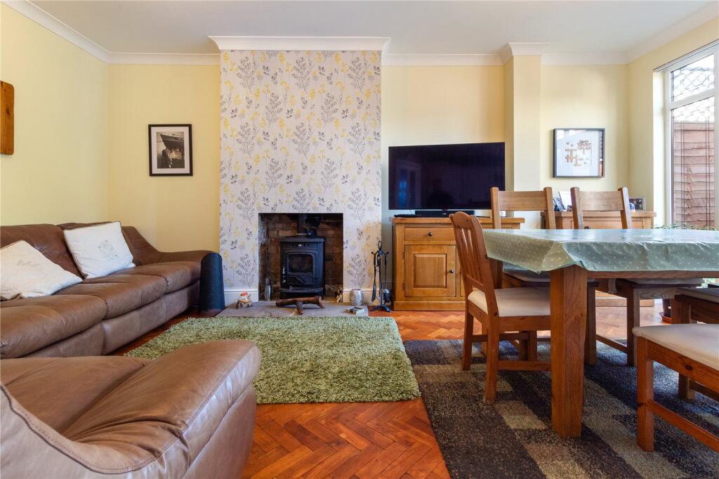 Dining/Sitting Area
