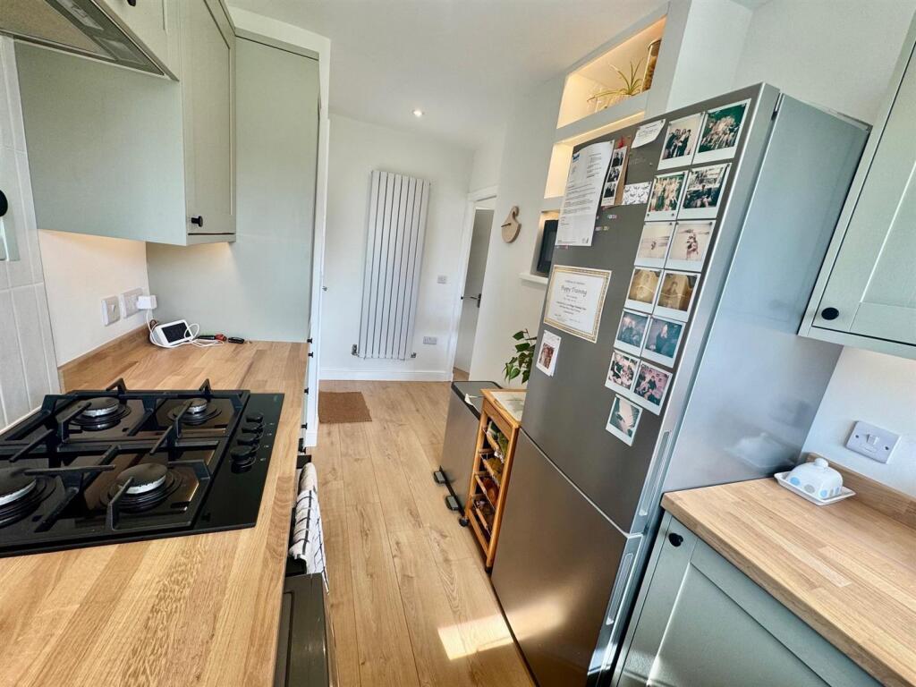 Kitchen 2.jpg