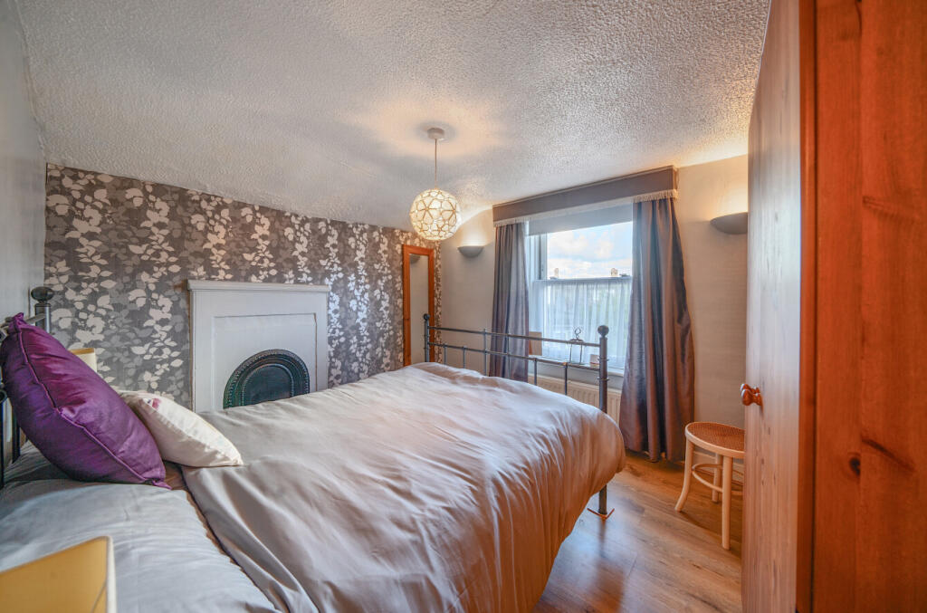 1349538-2-68bed4d...