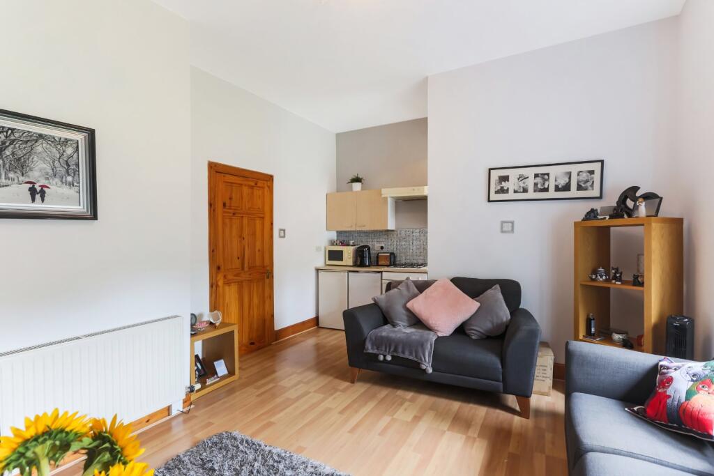 Lounge/Kitchen