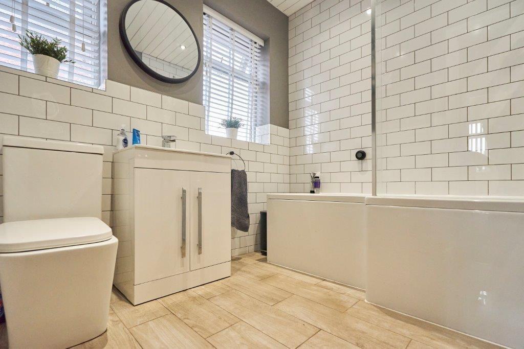 FamilyBathroom-00...