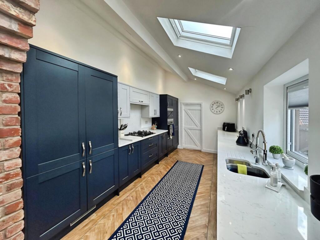 pbox-kitchen-345614.jpeg