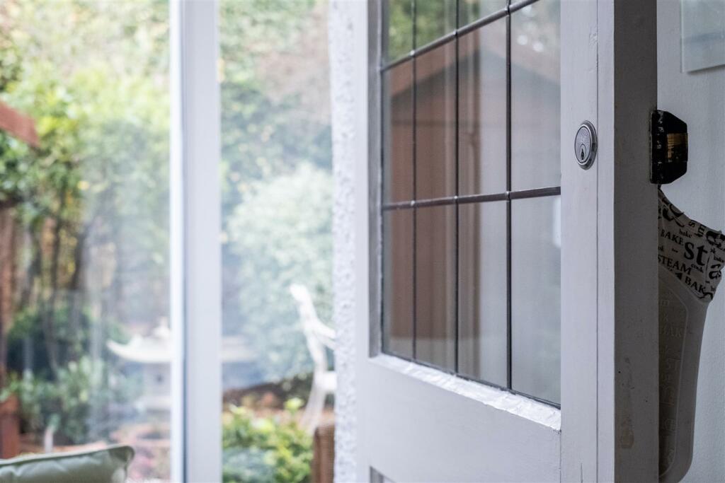 Constables - Holywell Close-32.jpg