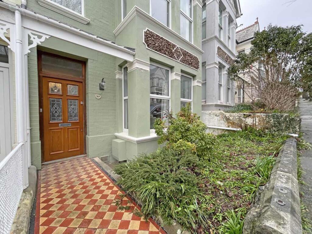 Edgecumbe Park Road 27 Entrance.jpg