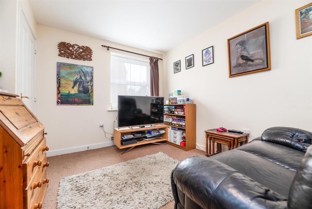 38 Hollands Way (13 of 19).jpg