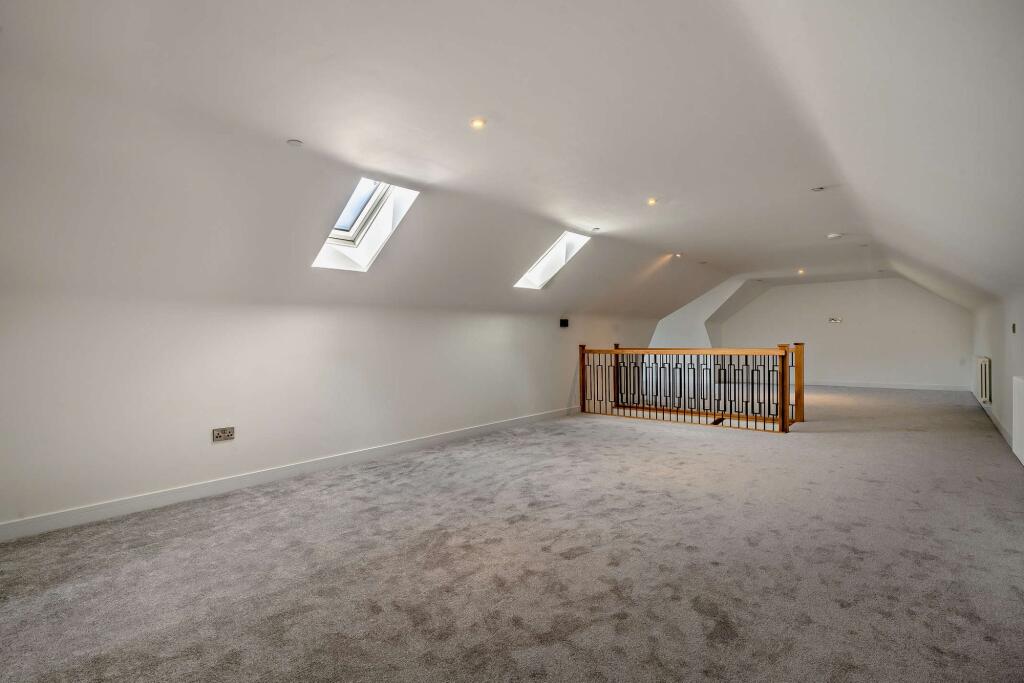 Penthouse suite  / Gym / Games room