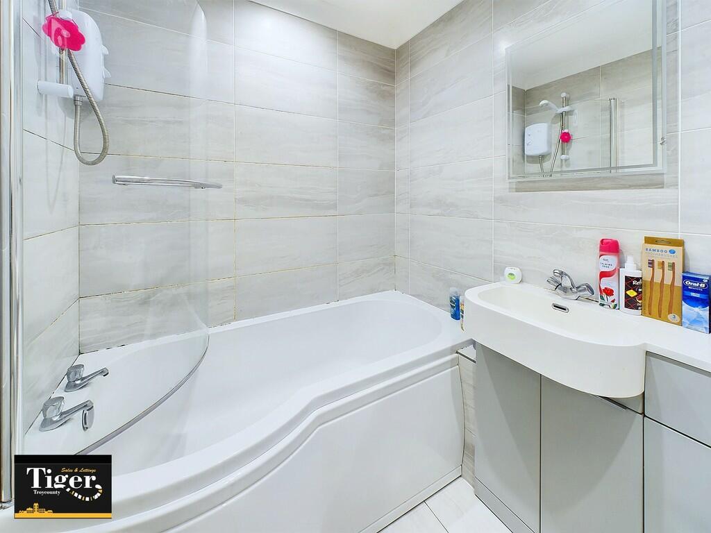 CAM02176G0-PR0357...