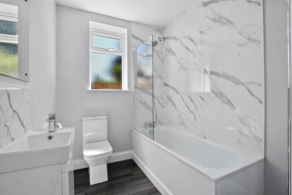 01-b818GCWT - 84 Longstone Ave - Bathroom -Origina