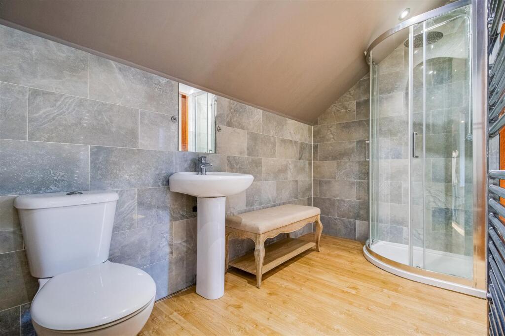 EN SUITE SHOWER ROOM/W.C.