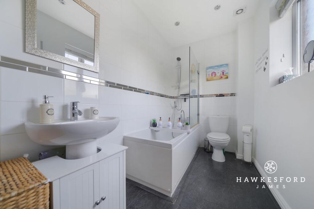 Honesty Close, Sittingbourne - Honesty Close, Sittingbourne - Bathroom