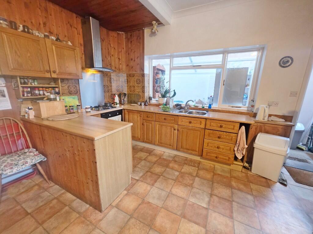 Kitchen / Br&#39;Fast Rm