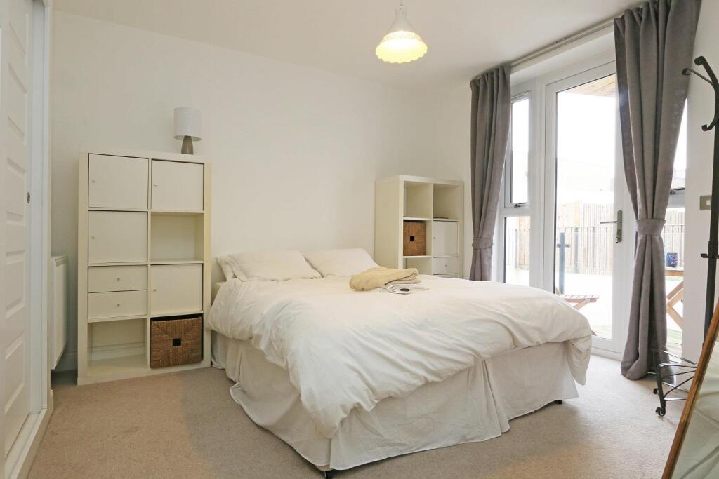 3 Bronsor House bedroom.jpg