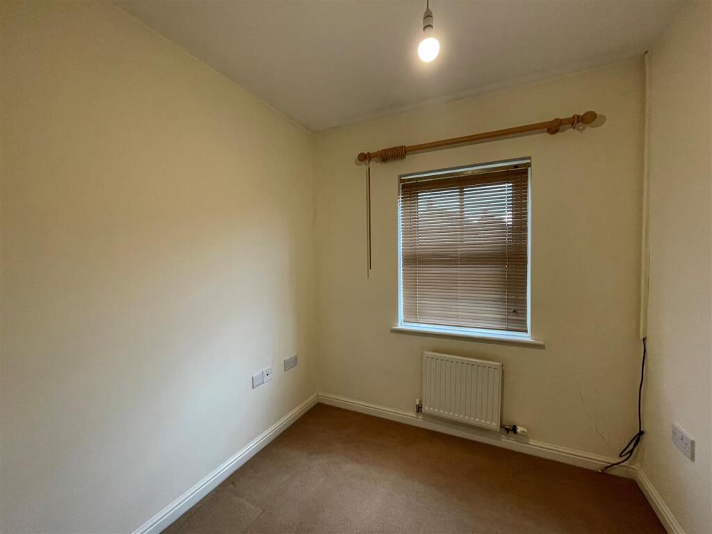 4 Baines Close - Bed 3.jpg