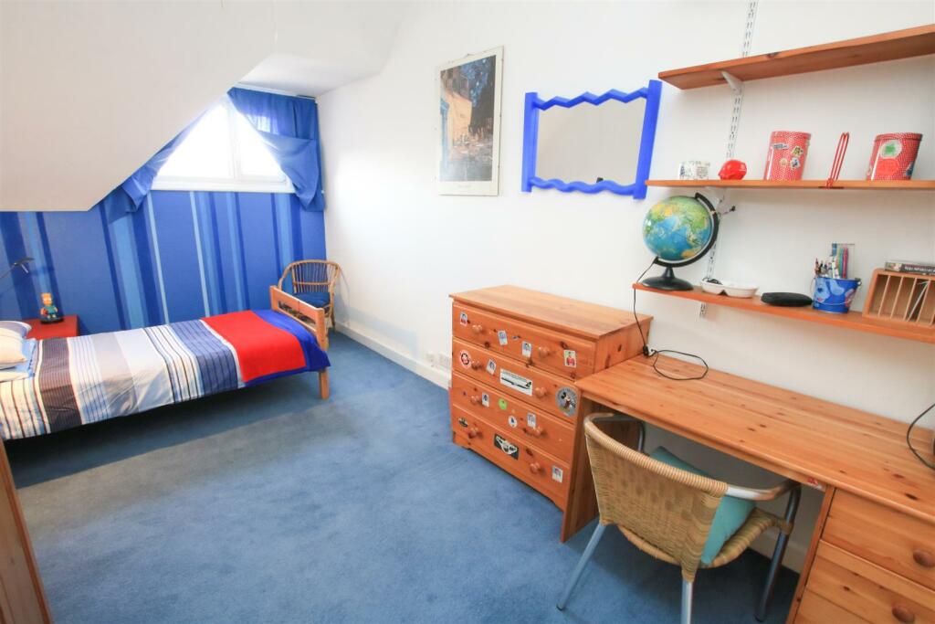 BEDROOM 4