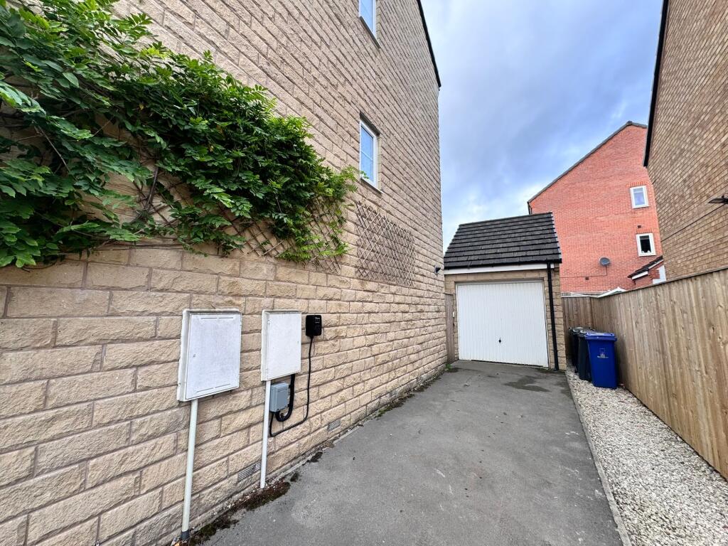 DRIVEWAY/DETACHED GARAGE
