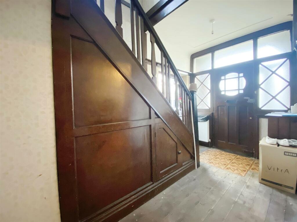 Entrance hall (2)