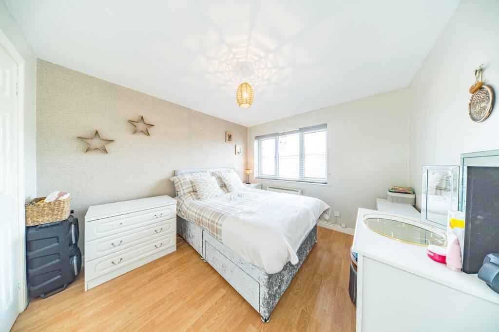 7 Rio Court bedroom 1.jpg