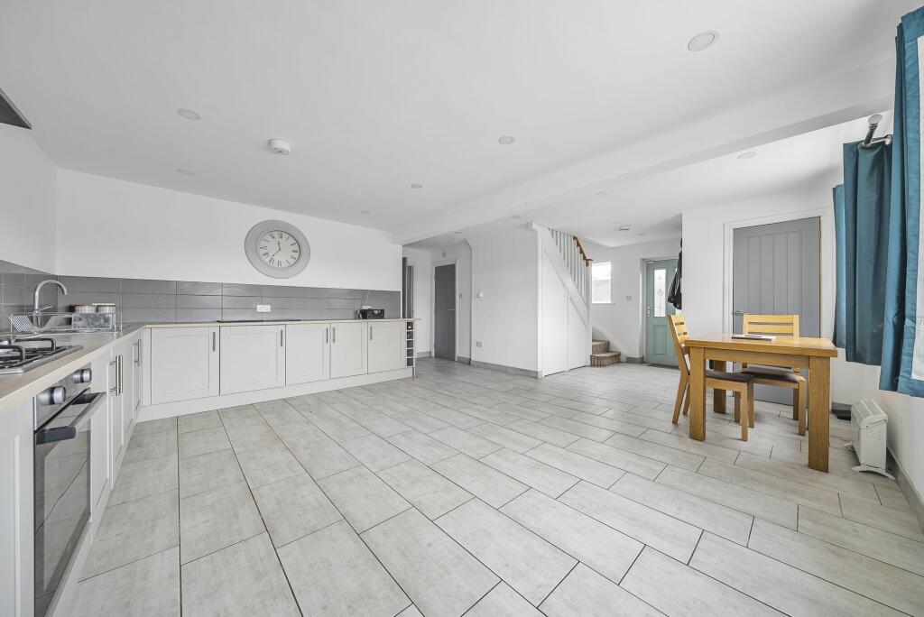Kitchen/Dining Room (1)