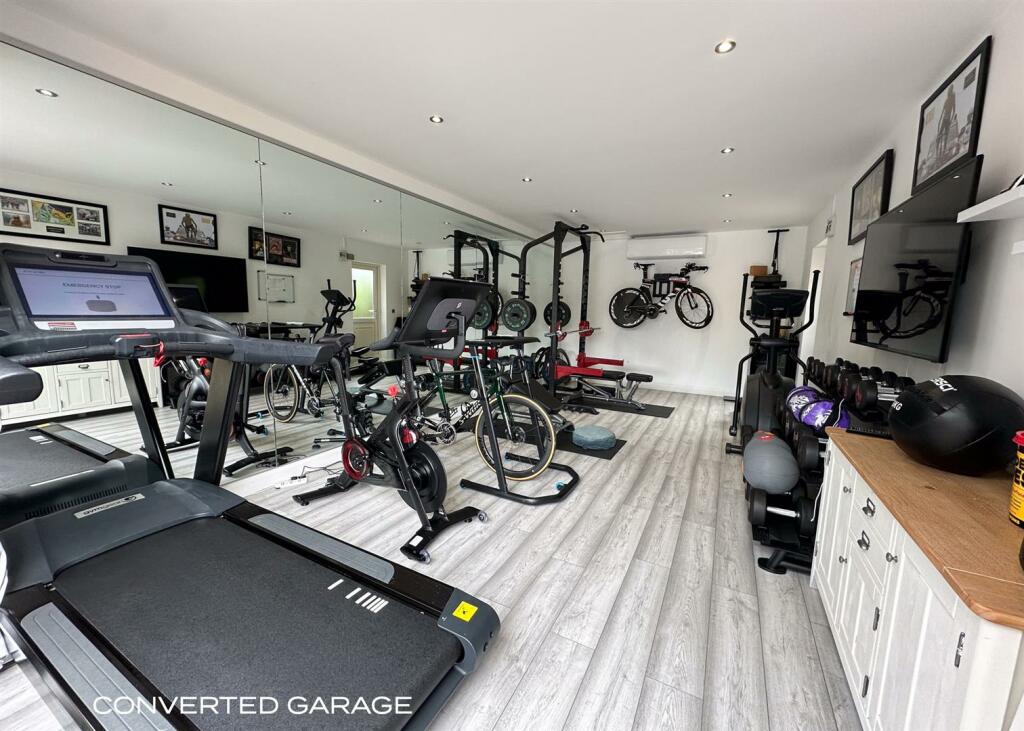 GARAGE/ GYM