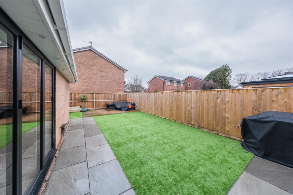 17 Elizabethan Way-039.jpg