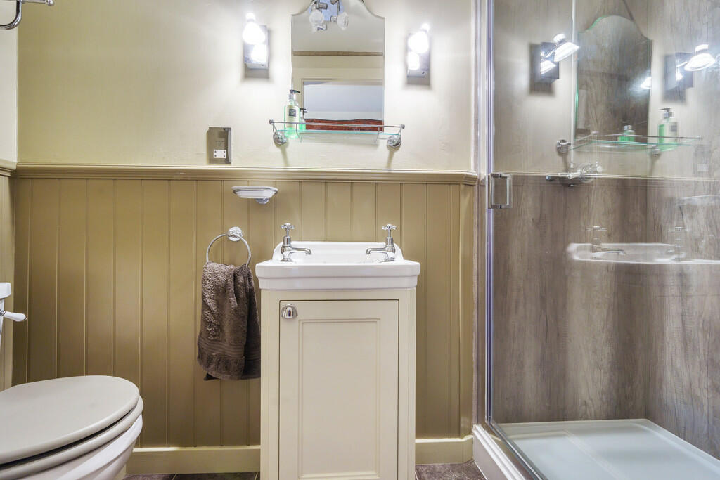 En-suite Shower R...