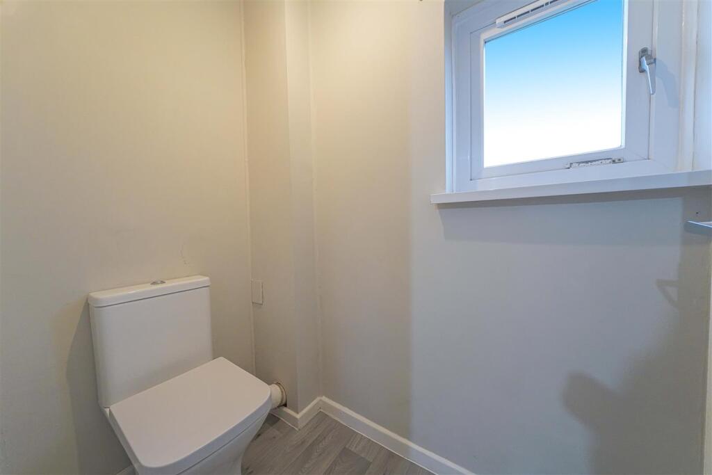 Toilet.jpg