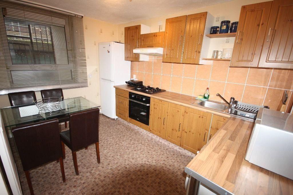 Double room for rent, let in 4 bedroom share house