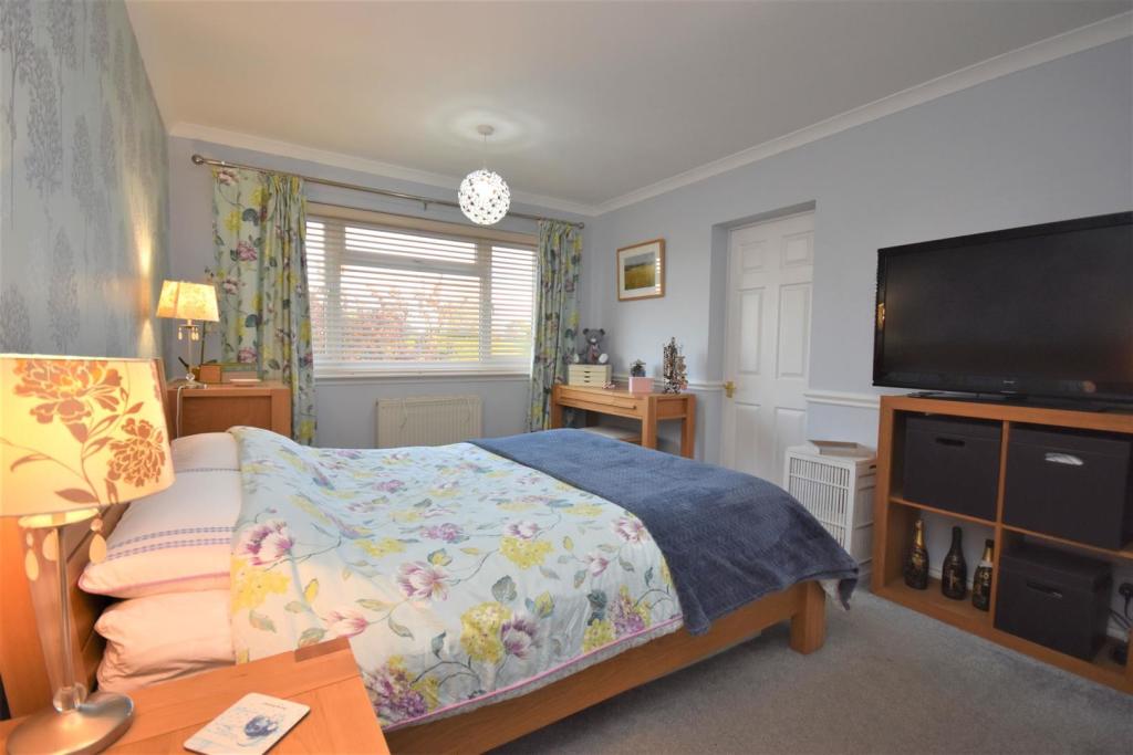 Master Bedroom.JPG