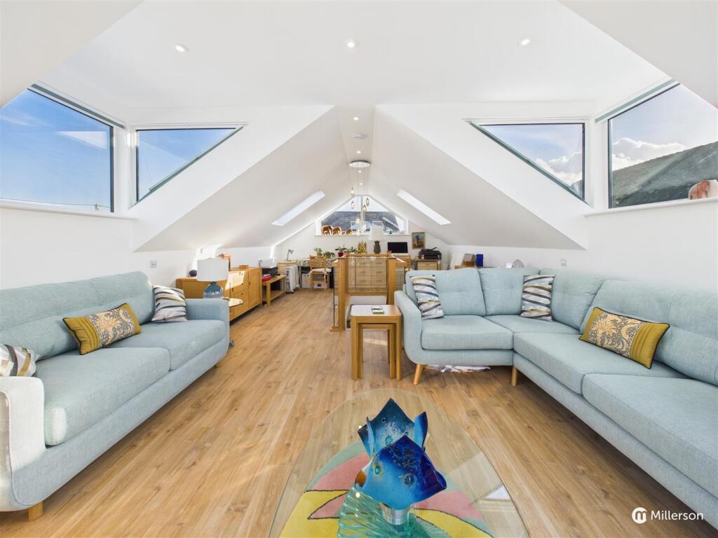 OPEN PLAN LIVING ROOM