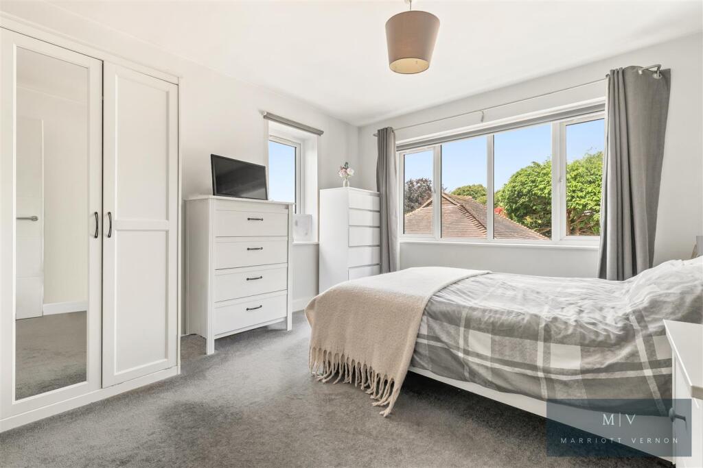 Flat 5, 69, Porchester House MV-1.jpg