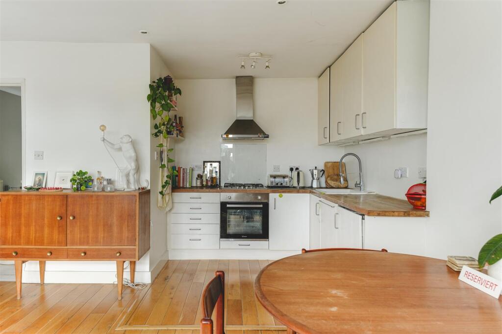 Downs Park Road-8.jpg