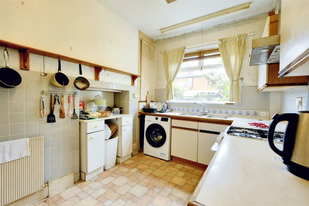 Kitchen_2.jpeg