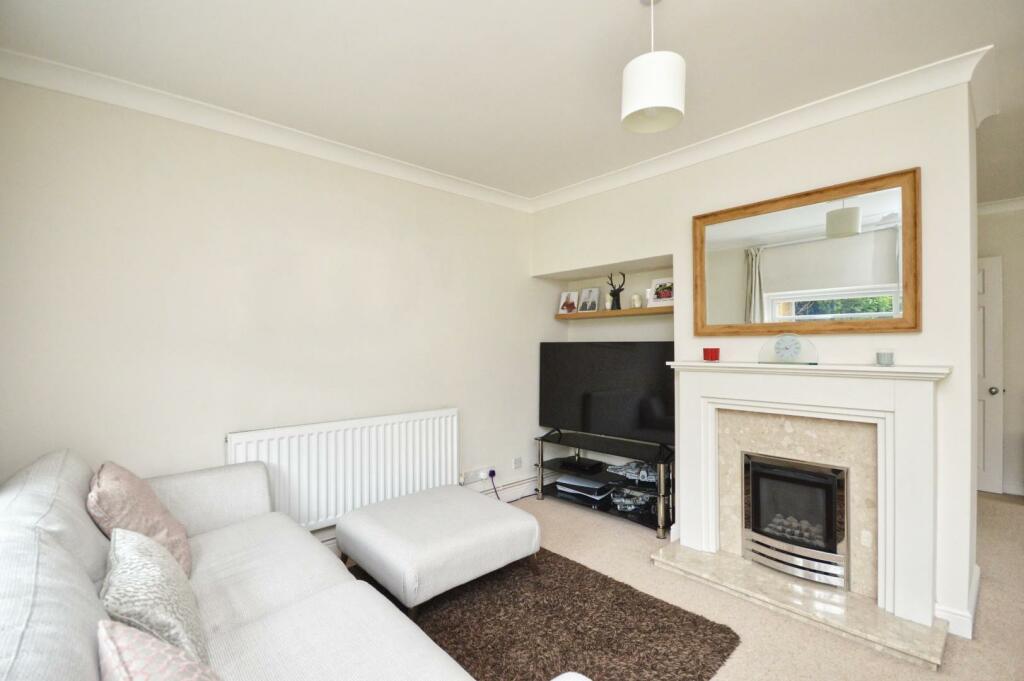 L-Shaped Lounge/Diner