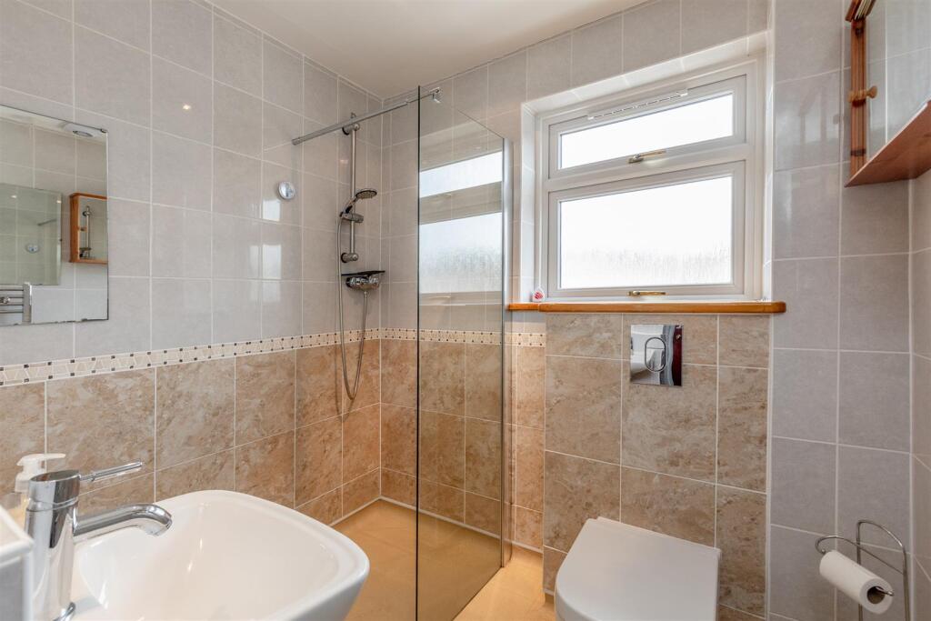 Green Dell Close, Henbury Bathroom.jpg